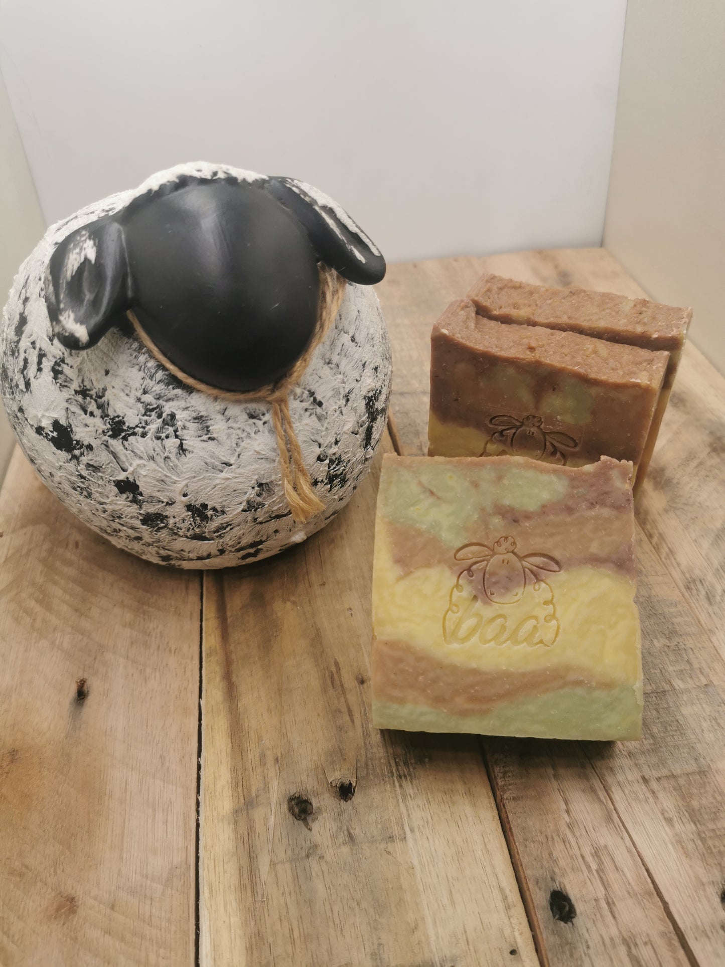 Rustic Retro Soap Baa with Tobacco Fragrance Oil (V)