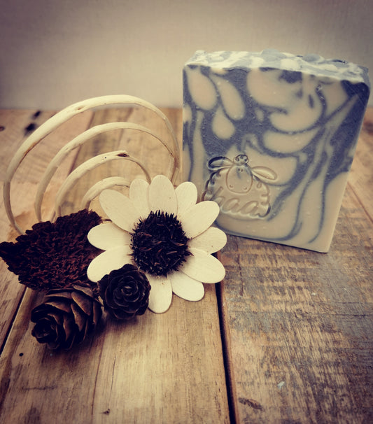 White Tea and Oatmilk Soap Baa (V)